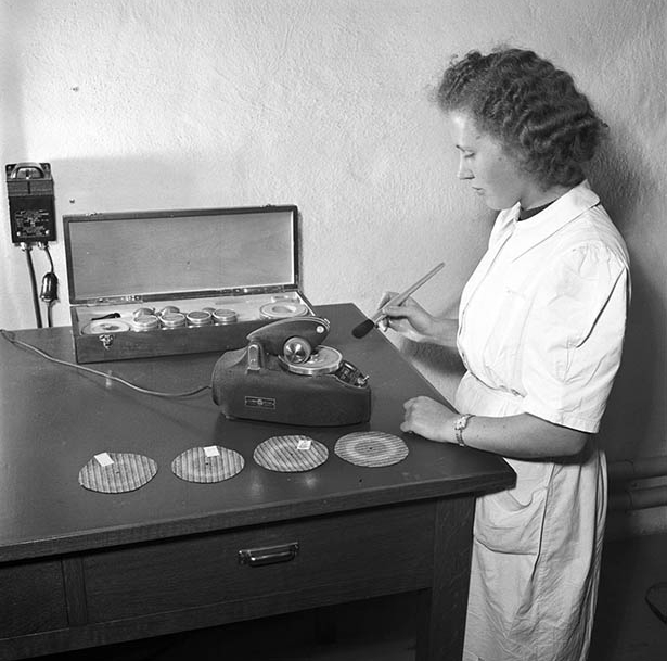 Yllefabriken, Sågmyra, foton från laboratoriet, 1959