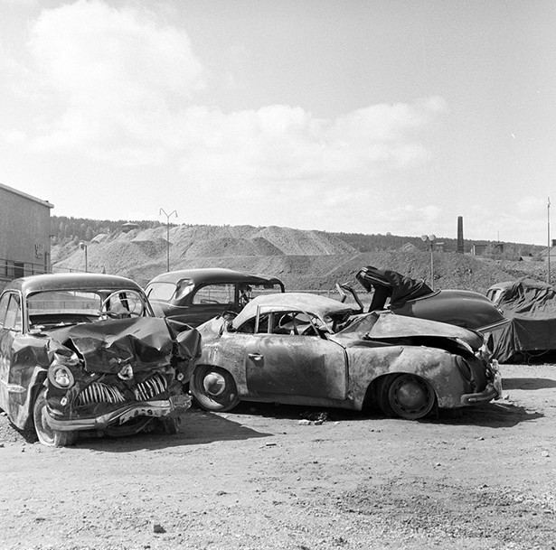 Porschebilar vid Philipssons i Falun, trafikolycka, 11/7 1957