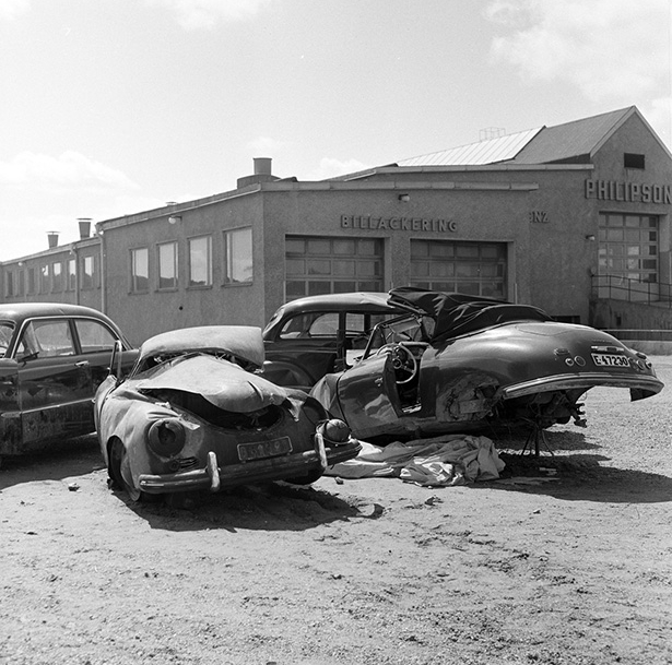 Porschebilar vid Philipssons i Falun, trafikolycka, 11/7 1957