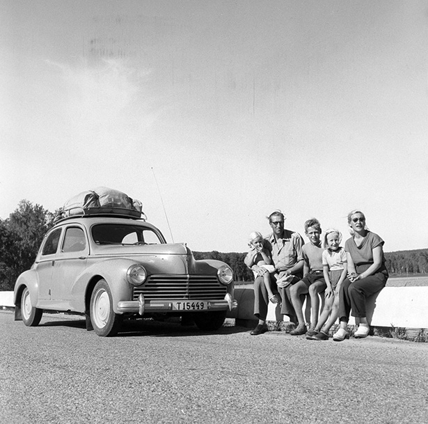 Stina Andersson från Kristinehamn med familj, 1955