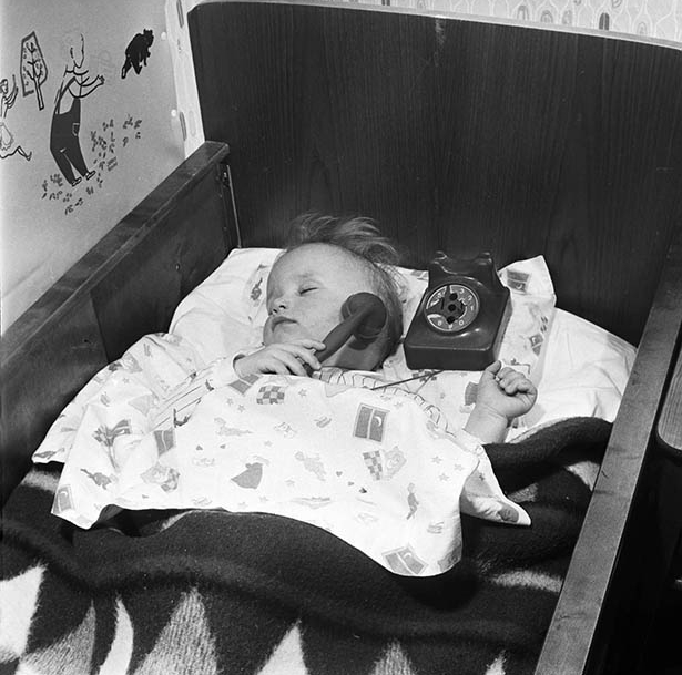 Jernberg, Bo Sixten sover med telefon, porträtt 22/2 -58