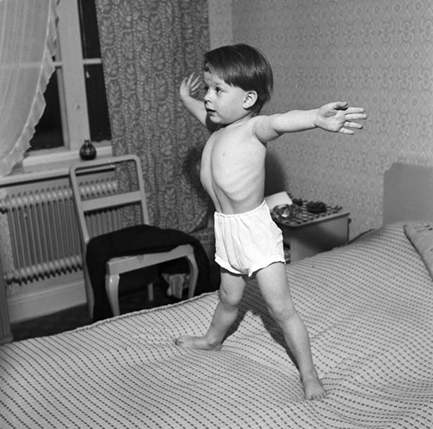 Rehnstams pojke ”Putte” med bl a gymnastik, porträtt 10/5-58
